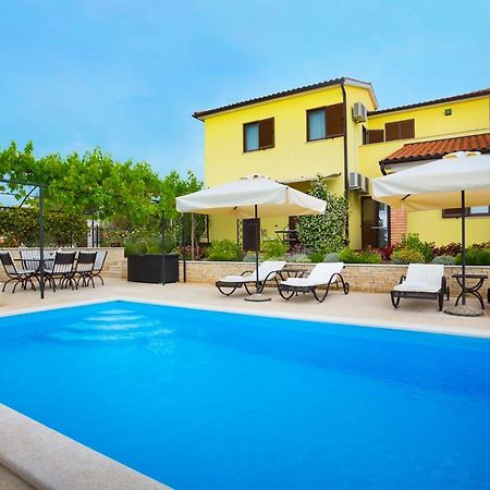 Apartmani Hrelja Labinci エクステリア 写真