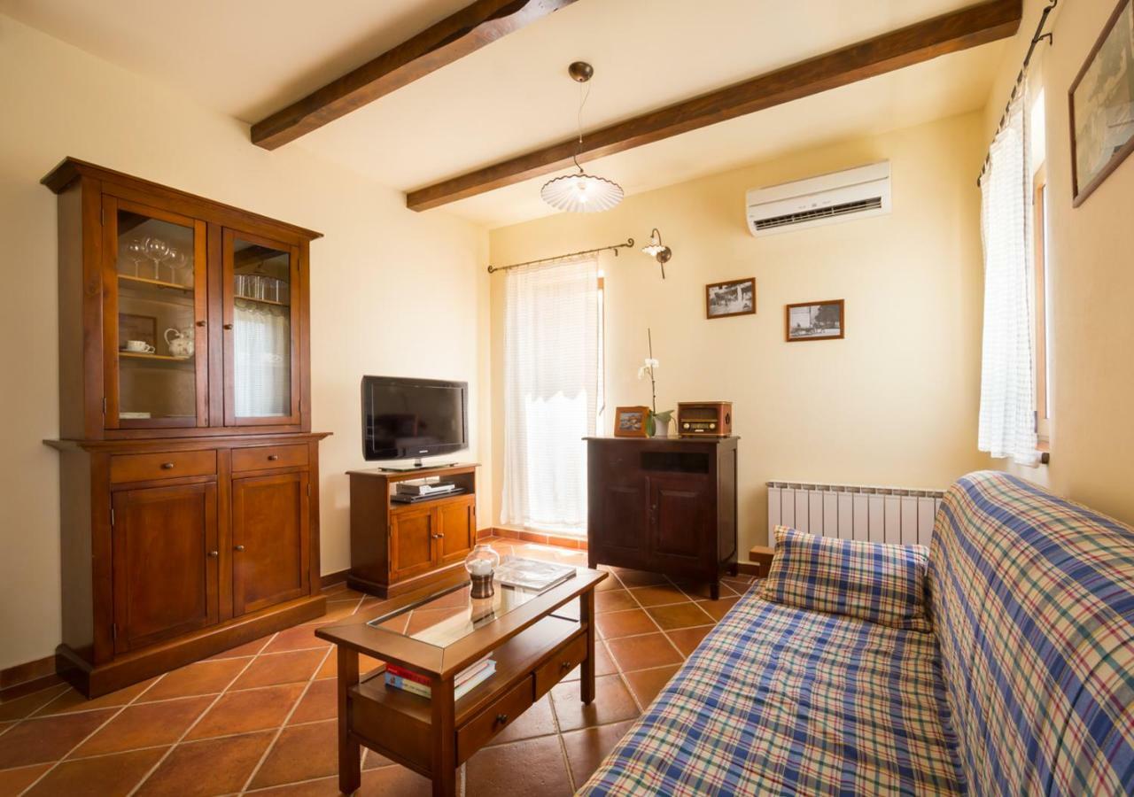 Apartmani Hrelja Labinci エクステリア 写真