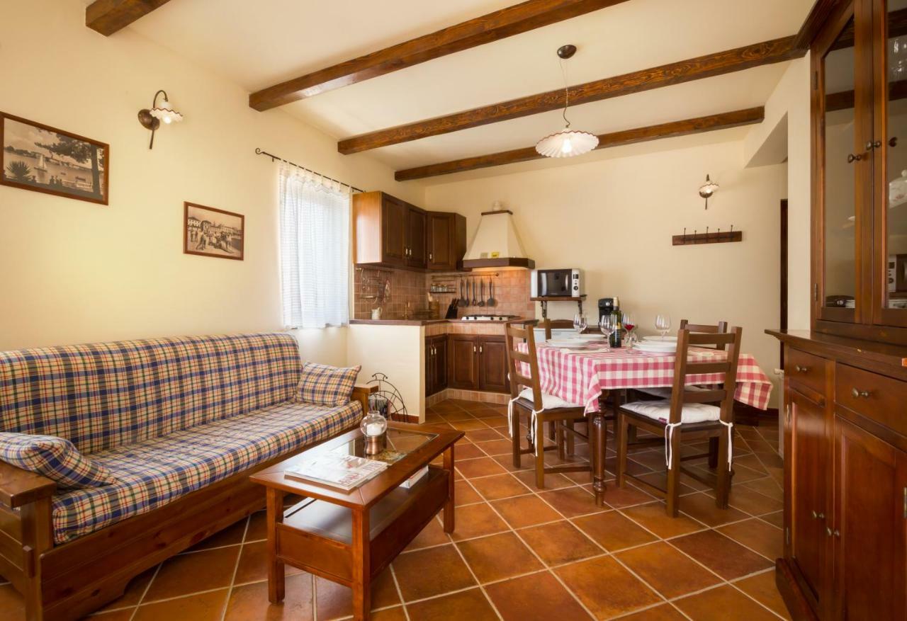 Apartmani Hrelja Labinci エクステリア 写真